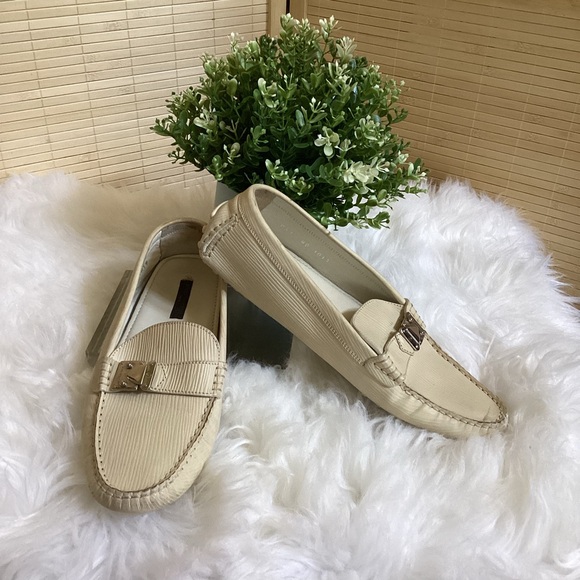 Louis Vuitton Cream Flats/Loafers Epi Leather